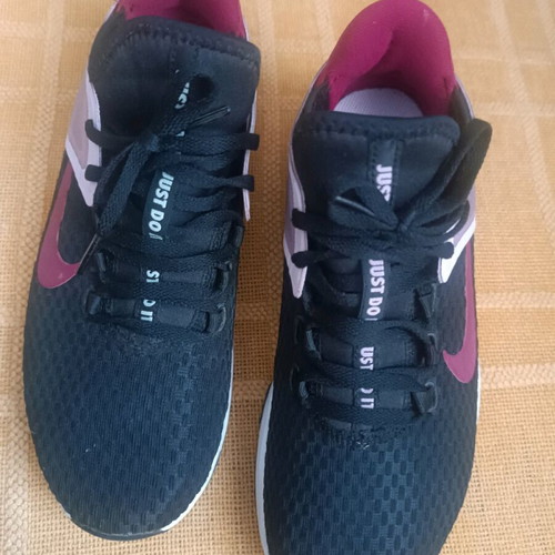 Nike Air Max women's athletic shoes size 40 like new, black pink