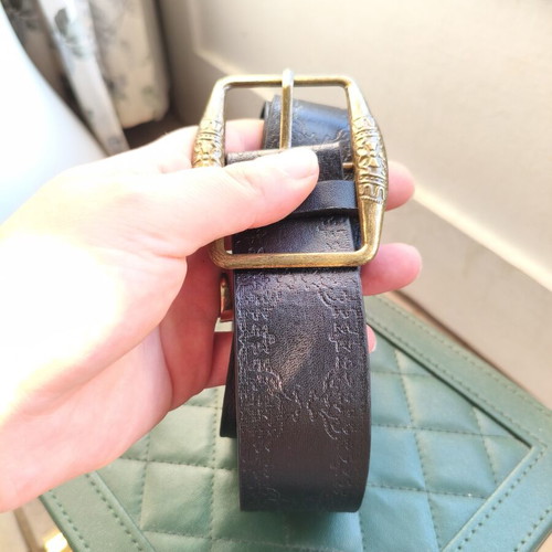 Black belt with vintage-style gold buckle like new, size 105cm