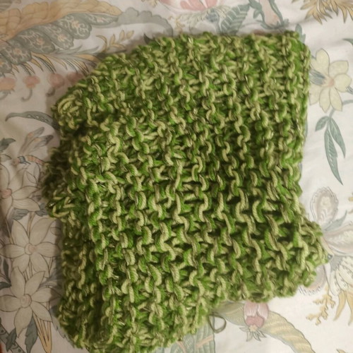 Wool scarf handmade very warm green like new