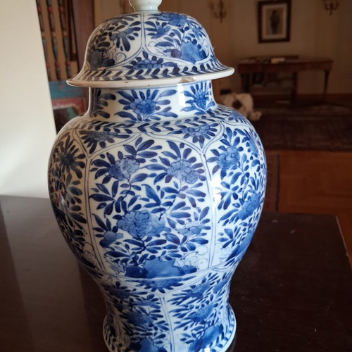 Chinese style porcelain vase like new, 15 cm height, 24 cm circumference