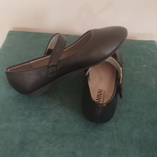 Children's black traditional dance ballerinas size 31 like new