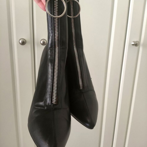 Black ankle boots size 37 like new with zipper