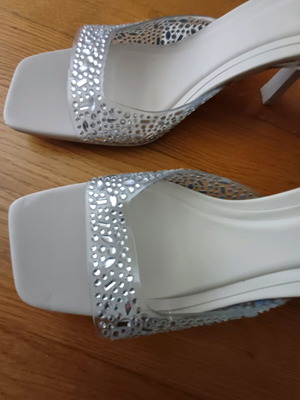 Zara πέδιλα καινούργια, μπεζ, νούμερο 40