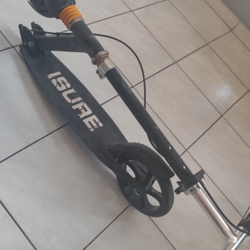 Foldable scooter like new, adjustable handlebar, with brakes