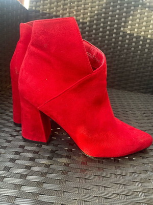 Women's red ankle boots like new, size 37