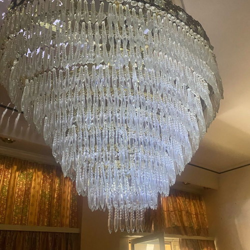 Crystal chandelier in excellent condition