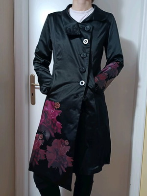 Desigual gabardine black glossy with floral print size 38 like new