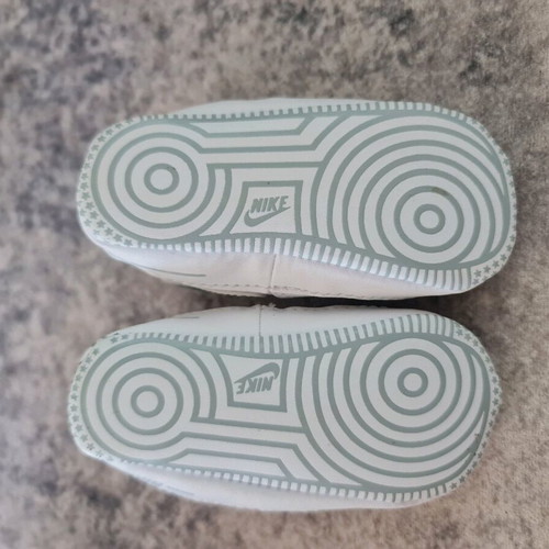 Nike baby shoes white 19.5 like new