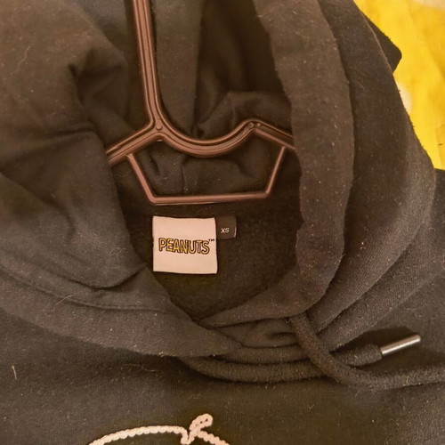 Peanuts Snoopy sweatshirt like new, size XS, black