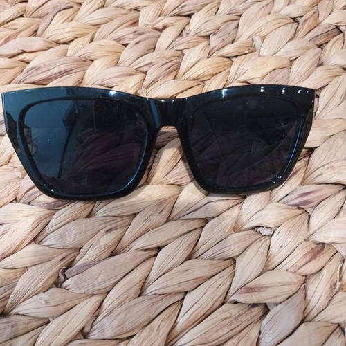 Sunglasses black with gold details new