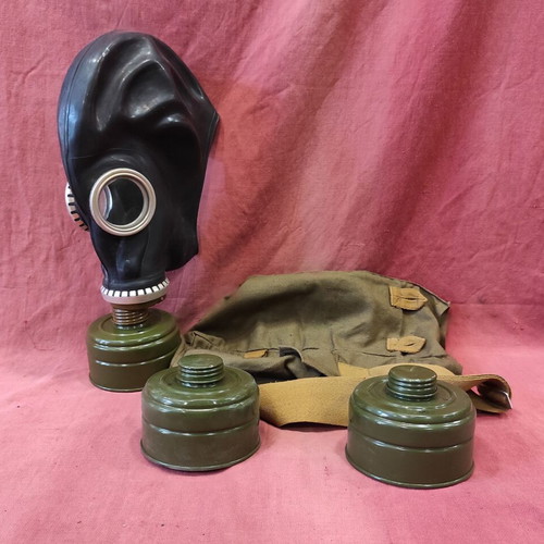 Gas mask new with 3 filters and carrying case