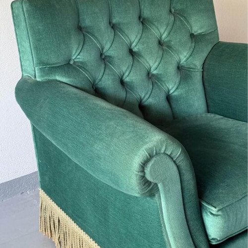 Vintage velvet armchair with fringes and tufted back, green