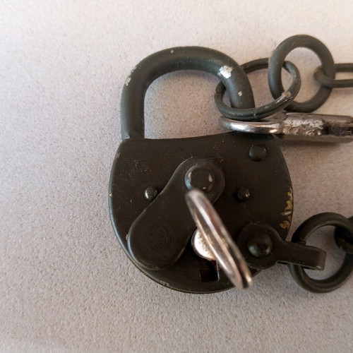 Vintage burg padlock like new