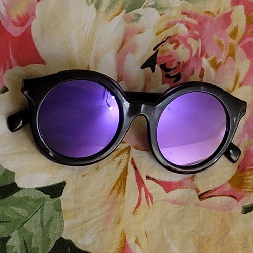 Sunglasses with purple mirror lenses