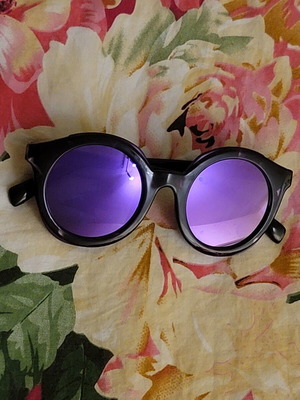Sunglasses with purple mirror lenses