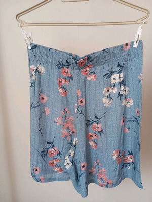 Βερμούδα εμπριμέ μέγεθος L, σαν καινούργια