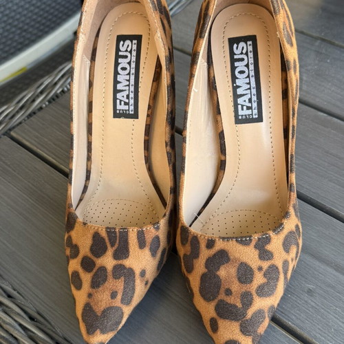 Famous Shoes women's pumps like new, leopard animal print, suede texture