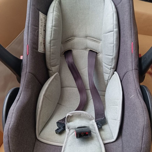 Baby car seat egg type used, newborn to 13 kg with cushion