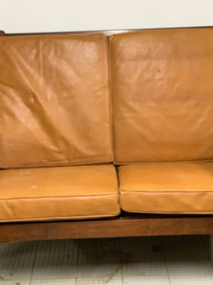 Ξύλινο σαλόνι vintage με καναπέ και πολυθρόνα τύπου Morris μεταχειρισμένο