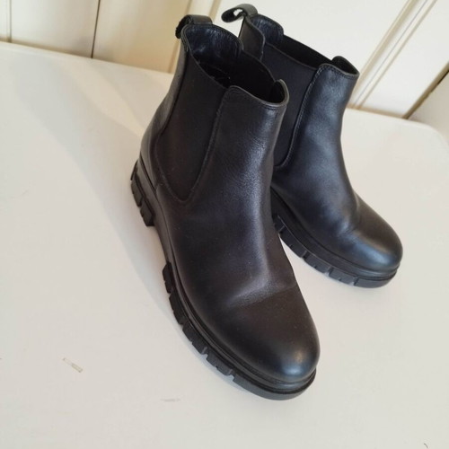 Nak leather Chelsea boots black, like new, size 37