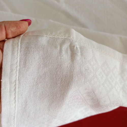 Handmade White Tablecloth with Damask Jacquard Patterns 135x162 cm like new