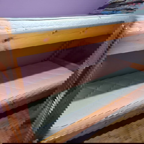 Διώροφο Κρεβάτι Μασίφ Μεταχειρισμένο Με Στρώματα Και Γραφείο Σετ