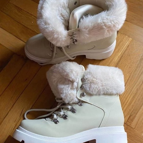 Kendall+Kylie boots size 40 like new, beige with fur lining