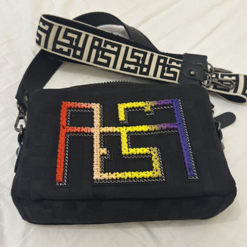Ames shoulder bag like new, black multicolor, two straps