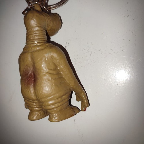 E.T. alien keychain used
