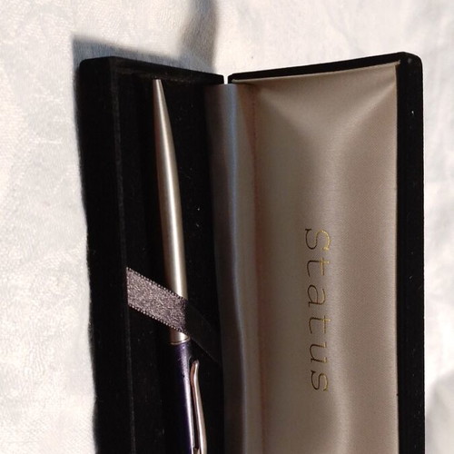 Vintage Status pen with silver and blue case like new