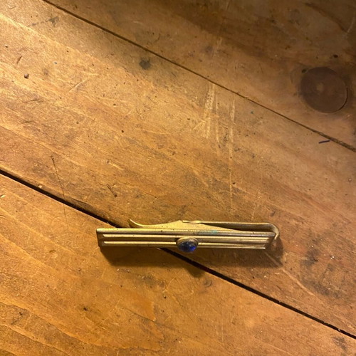 Metal tie clip used, gold color, 6 cm length