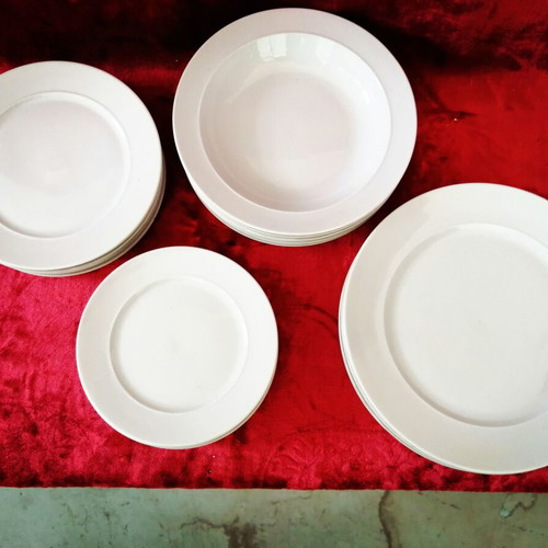 Ionia Plates Set of 24 New from 1988 White