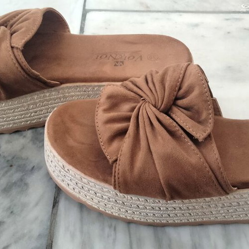 Voi & Noi Suede Platform Sandals size 39 new, camel