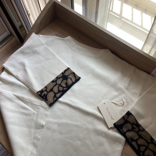 Women’s warm sweater new with tags, white, size M