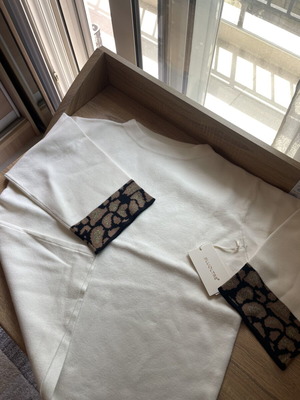 Women’s warm sweater new with tags, white, size M