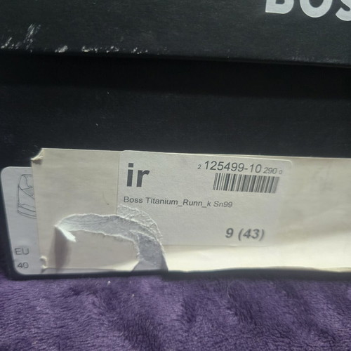 Boss sneakers size 43, gold
