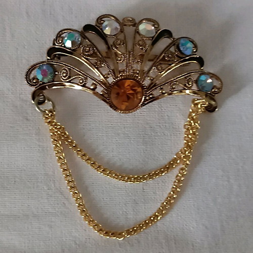 Vintage pin 80s like new, gold-colored