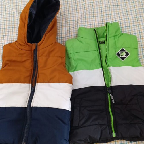 Sleeveless jackets 4 years like new, set of 2 pieces