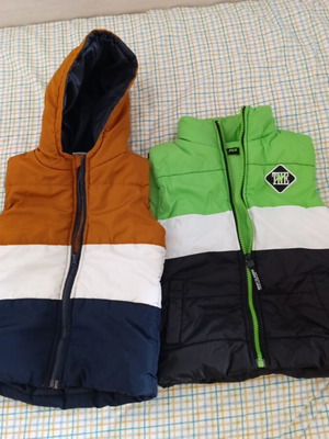 Sleeveless jackets 4 years like new, set of 2 pieces