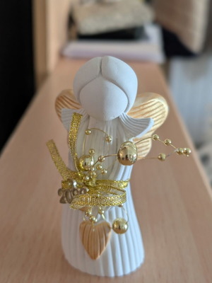 Decorative angel figurine like new