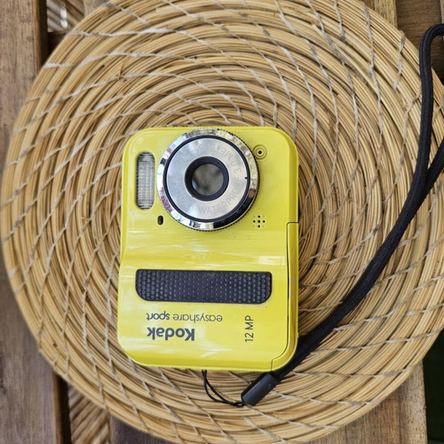 Kodak EasyShare Sport C123 digital camera, yellow, 12MP, waterproof