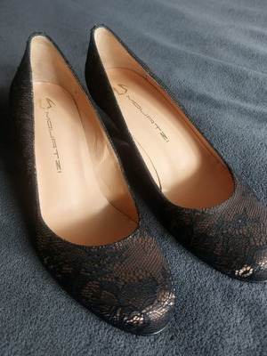 Mourtzi pumps new beige satin with black lace, size 36.5