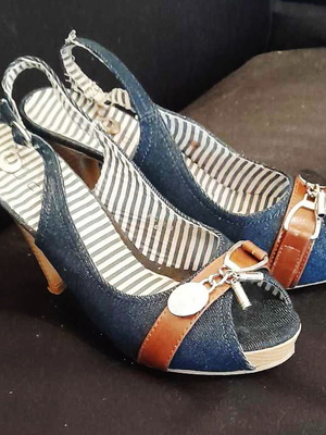 Γόβες peep toe τζιν με ψηλό τακούνι Νο40 μεταχειρισμένες