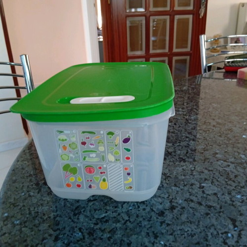 Tupperware container with valve 1gal like new for vegetables or fruits