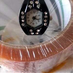 Δαχτυλίδι ρολόι  μεταλλικό  με στρας πληρως λειτουργικό