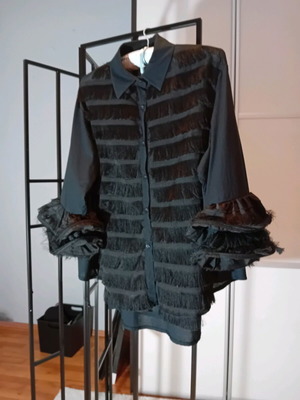 Shirt with fringes like new, one size