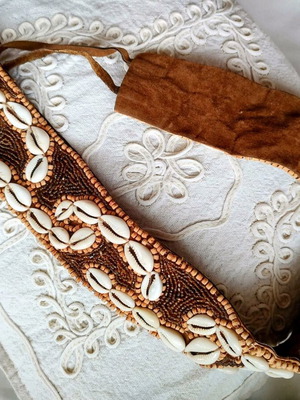 Handmade vintage shell belt like new, adjustable, beige and brown