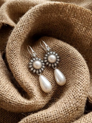 Handmade earrings new, white and silver