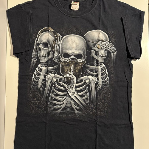 Fruit of the Loom summer T-shirt with skeletons, like new, size medium