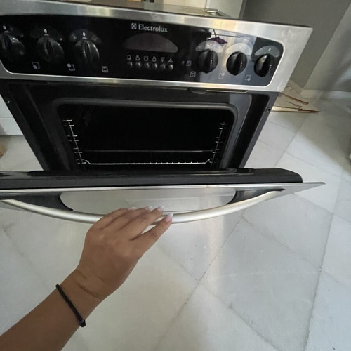 Electrolux electric built-in oven with ceramic hobs like new